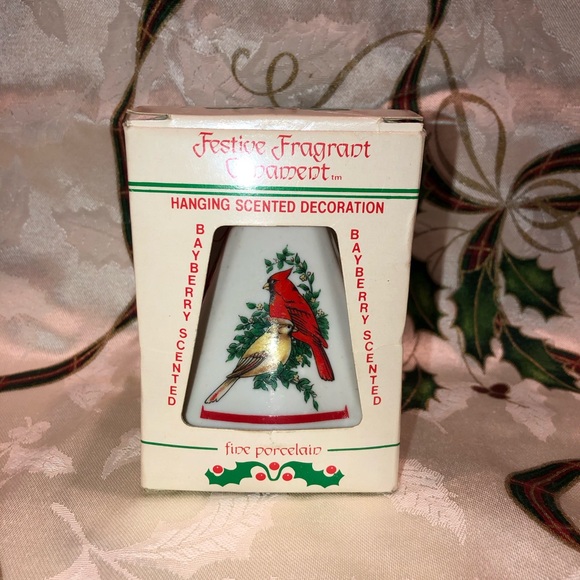 Vintage Jasco Festive Fragrant Hanging Ornament Cardinal Birds 3.5 In Porcelain - Picture 1 of 7